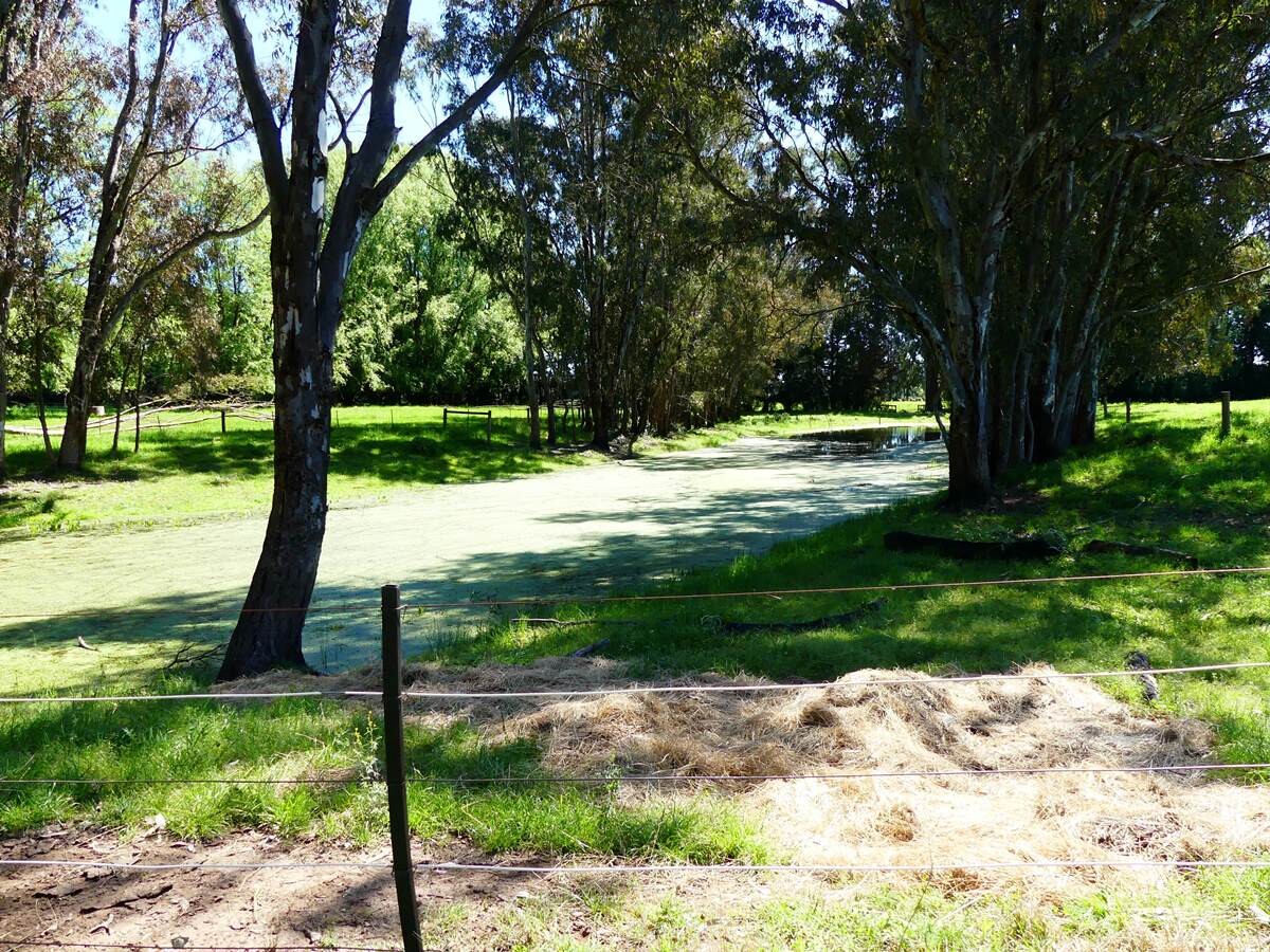 Use and development of accommodation in Farming Zone  Back Eildon Road Thornton 