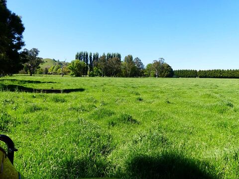 Use and development of accommodation in Farming Zone  Back Eildon Road Thornton 